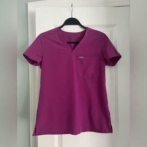 Figs top xxs bright fuschia